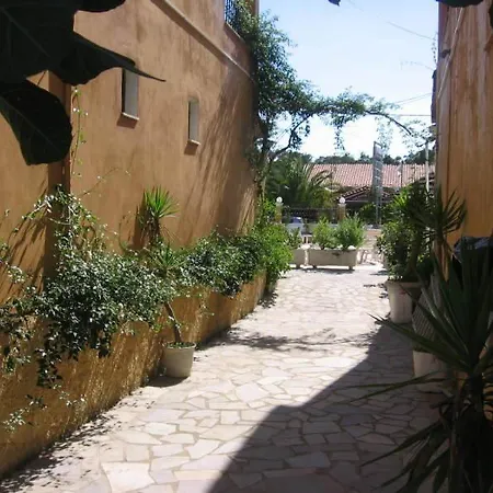 Scrivas Hotel 2*